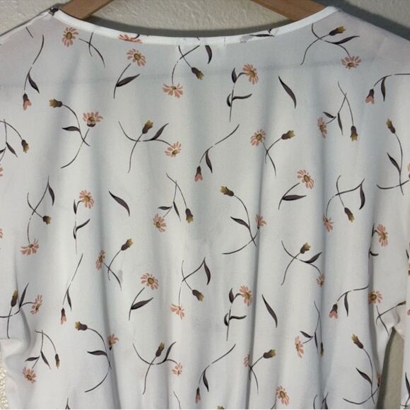 Sienna Sky White Flutter Sleeve Peplum Blouse Women’s Small. - Picture 6 of 8